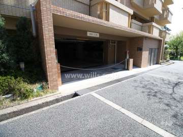 駐車場出入り口（ロボットゲート付き）