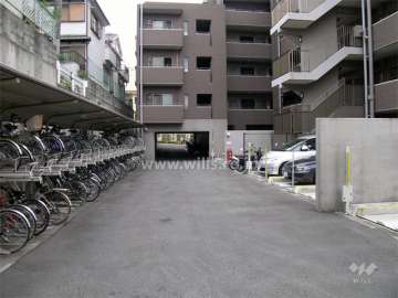 敷地内駐車場と駐輪場