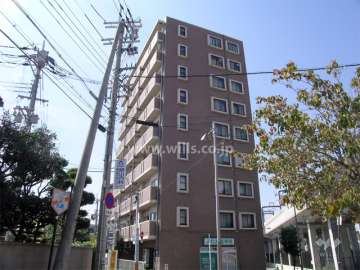 南東側から見た外観