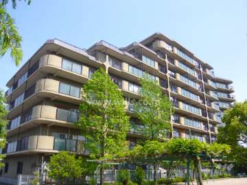 シャルム中山寺の外観（北西側から）