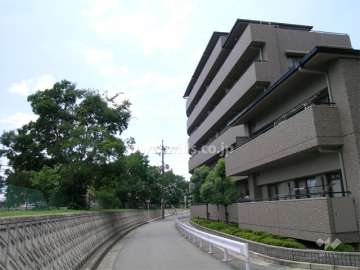 グランドメゾン豊中の外観（北東側から）