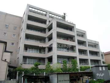 敷地の西側には閑静な住宅地が広がっています