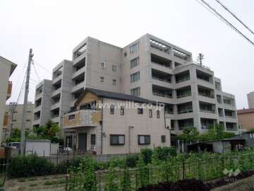 豊中ビームスの外観（コンクリート打ち放し）