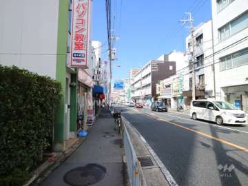 敷地北東側には、国道176号線が走っています。