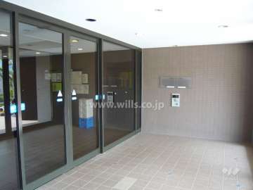 エントランスにはオートロックが設置されています