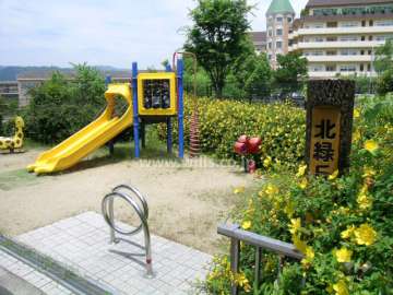 隣接する公園
