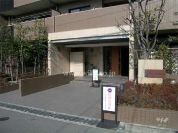 エントランスはオートロック付きです。