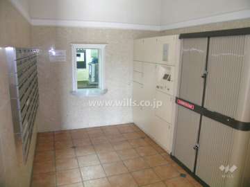 宅配ボックス付きの共用ポスト