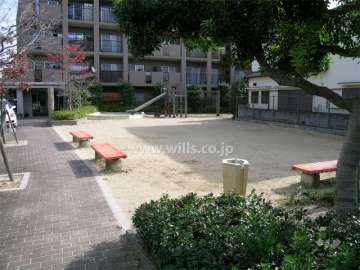 エントランス前の公園