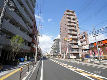 敷地西側は国道176号線に面しています。