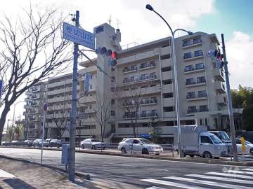 ライオンズマンション万博公園の外観（北東側から）