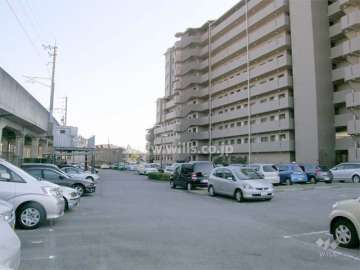 敷地内の平面駐車場