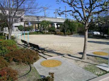 敷地東側にある公園