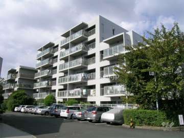 南東側から見たB棟の外観