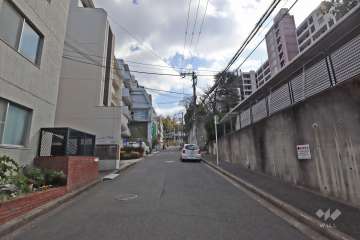 敷地南西側の前面道路