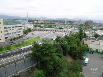 敷地の北側には吹田インターチェンジがあります