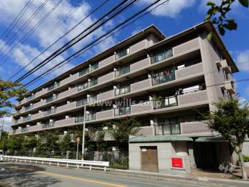 宝塚長尾パーク・ホームズの外観（南東側から）