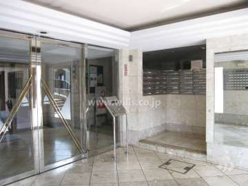 エントランスはオートロック付きです。