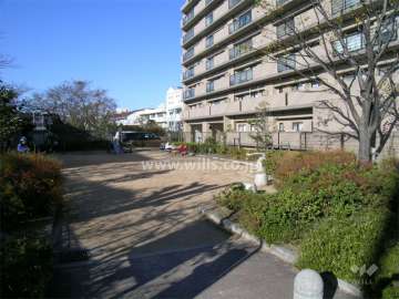 敷地南側に隣接する公園