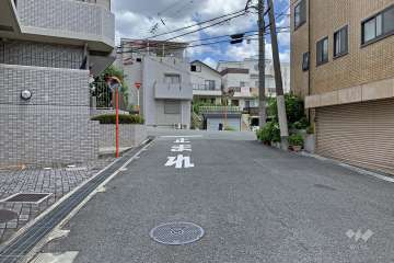 敷地東側の前面道路