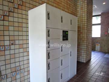 エントランスホールに設置された宅配ボックス