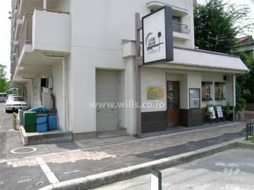 1階には店舗が入っています。