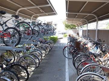 エントランス横にある駐輪場
