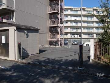 駐車場出入り口（ロボットゲート付き）
