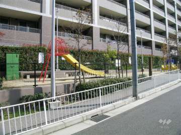 敷地の南側にある公園