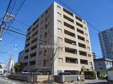 セントラル江坂EASTの外観（南西側から）