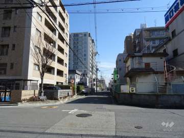 敷地南側の前面道路