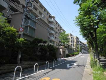 敷地北側の前面道路
