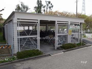 扉の付いた駐輪場