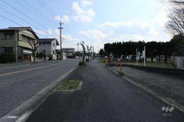 敷地東側の全面道路（北側から）