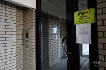 エントランスはオートロック付きです。