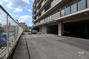敷地内駐車場（屋外平面式、屋内平面式）