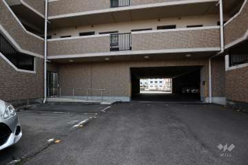 敷地内駐車場（屋外平面式、屋内平面式）
