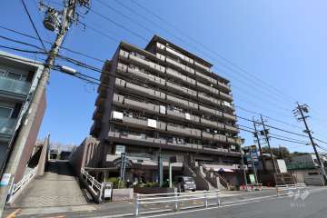 レインボー原山の外観（南西側から）