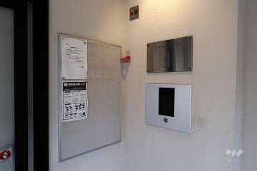 オートロックの操作盤、案内板