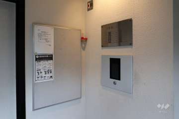 オートロックの操作盤、案内板