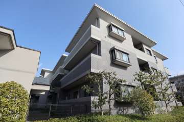 ライフガーデン瀬戸水野３番館の外観（北西側から）