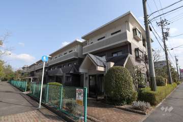 ライフガーデン瀬戸水野１番館の外観（北西側から）