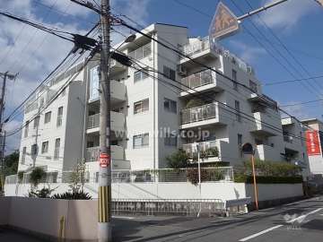 蛍池ロイヤルマンションの外観（南東側から）