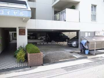 駐車場で入口