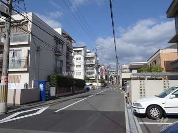 敷地東側の前面道路