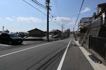 敷地北側の前面道路（東側から）