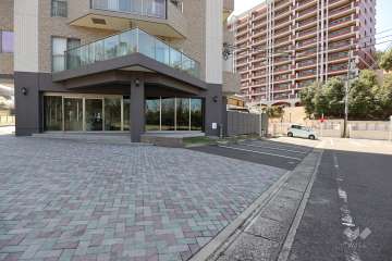 エントランスの車寄せ