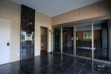 エントランスはオートロック付きです。