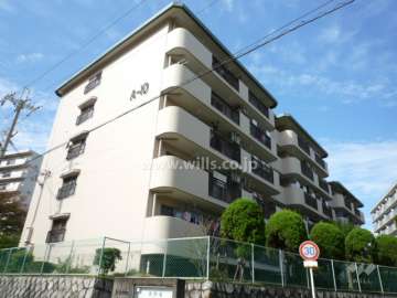 公社千里山田Ｆ団地A-10棟の外観（南東側から）