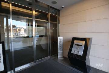 エントランスはオートロック付きです。